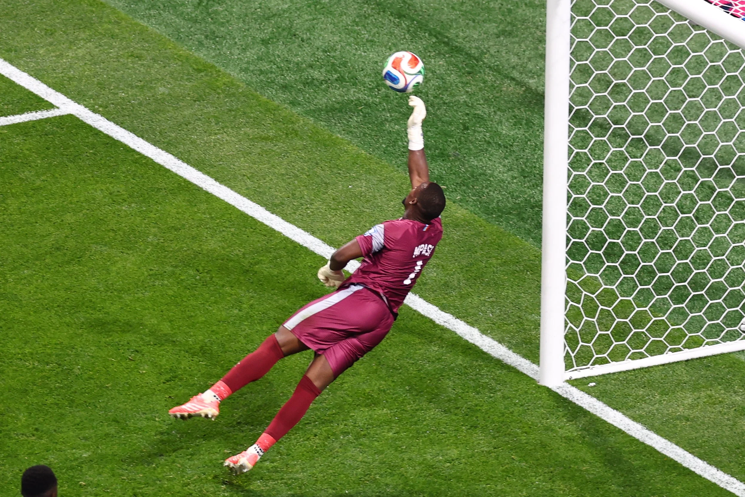 Lionel Mpasi was immense for most of the match