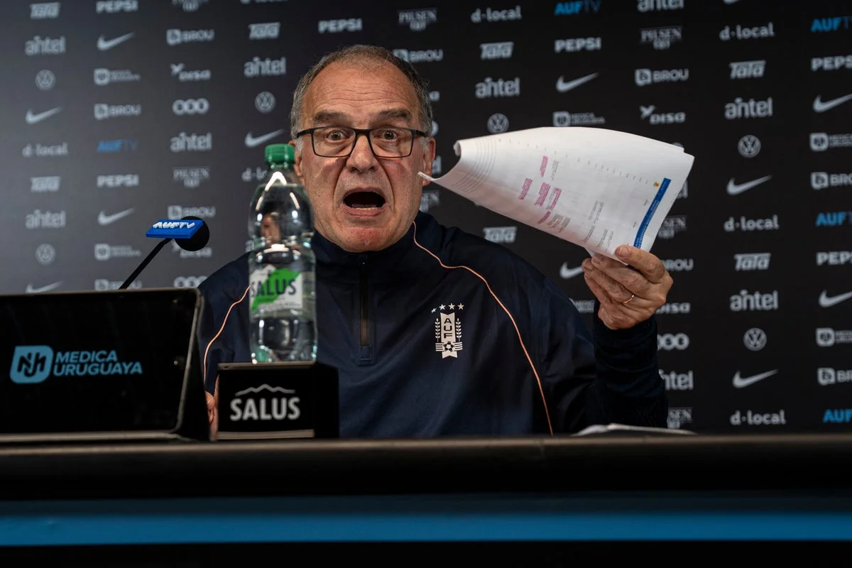 Marcelo Bielsa steps down from Uruguay role in explosive 100-minute press conference