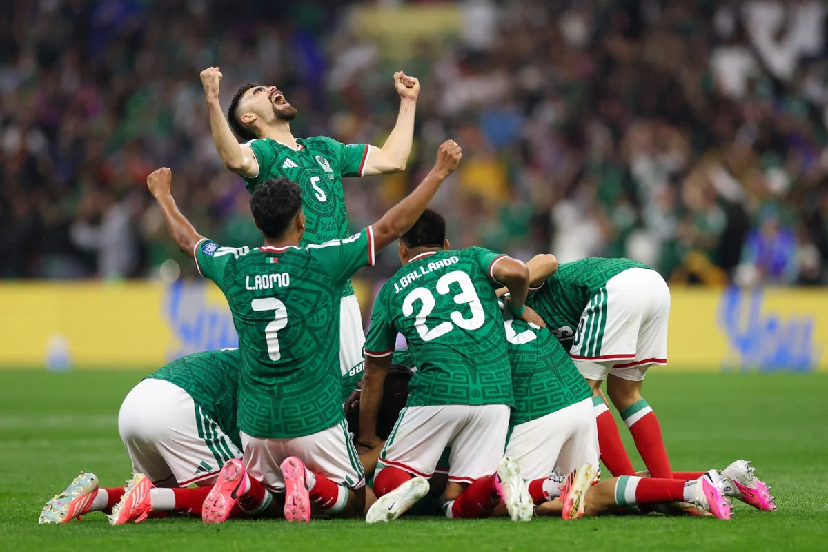 Mexico dominate Ecuador in ominous World Cup display – and England could be next